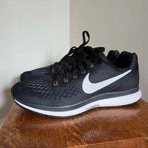 NWOT Nike running shoes, black, size 7.5